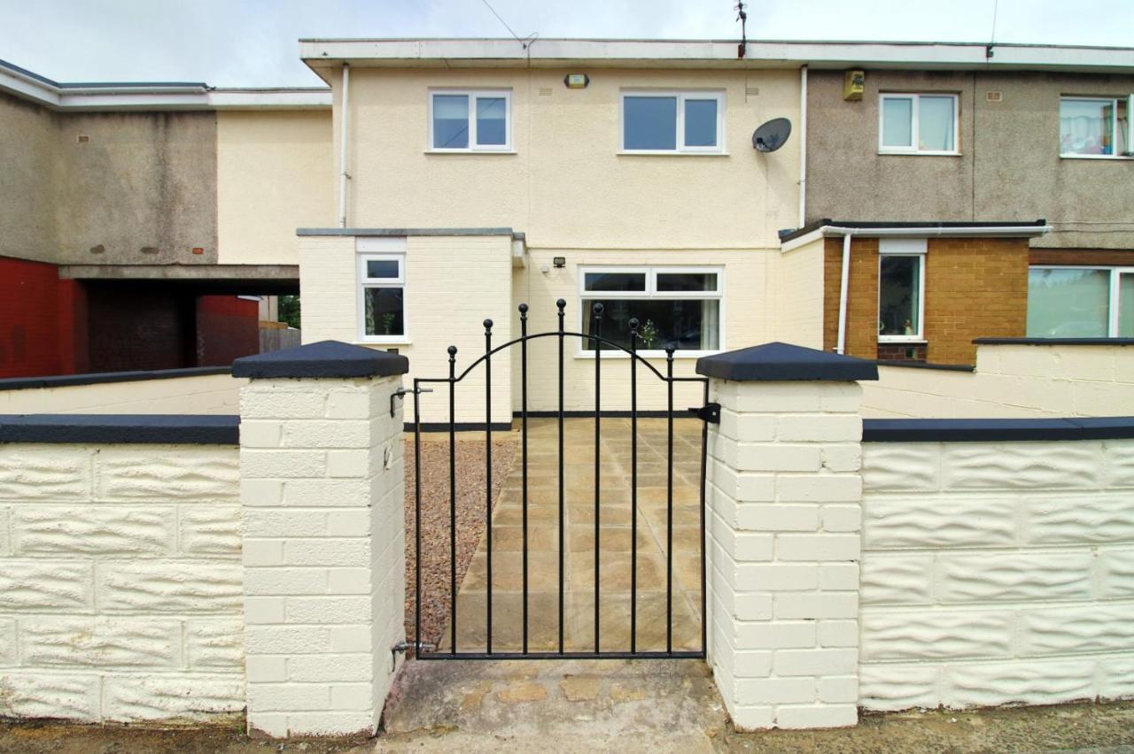 Family Home In The Charming Coastal Town Of Barry Exterior photo